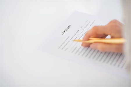 simsearch:400-05022667,k - Closeup on business woman examining document Stockbilder - Microstock & Abonnement, Bildnummer: 400-07661100