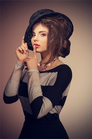 simsearch:400-07218439,k - sensual fashion woman in charming pose  with lovely black hat, striped dress and elegant necklace. Foto de stock - Super Valor sin royalties y Suscripción, Código: 400-07661296