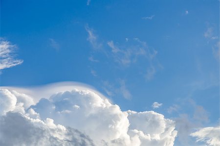 Puffy clouds and blue sky in sunny day Photographie de stock - Aubaine LD & Abonnement, Code: 400-07661335