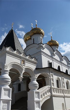 simsearch:400-06638923,k - View of Trinity Cathedral  Ipatiev monastery in Kostroma Foto de stock - Royalty-Free Super Valor e Assinatura, Número: 400-07661729