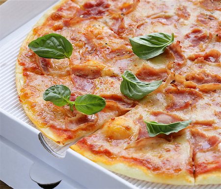 simsearch:400-04376706,k - traditional Italian pizza with prosciutto ham and basil Stock Photo - Budget Royalty-Free & Subscription, Code: 400-07662149