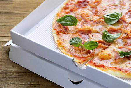 simsearch:400-04376706,k - traditional Italian pizza with prosciutto ham and basil Stock Photo - Budget Royalty-Free & Subscription, Code: 400-07662150