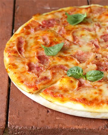 simsearch:400-04376706,k - traditional Italian pizza with prosciutto ham and basil Stock Photo - Budget Royalty-Free & Subscription, Code: 400-07662151