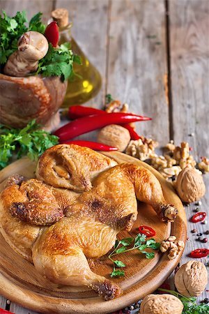 simsearch:400-07662344,k - Chicken tabaka, traditional recipe of Georgian cuisine. Selective focus. Stockbilder - Microstock & Abonnement, Bildnummer: 400-07662343