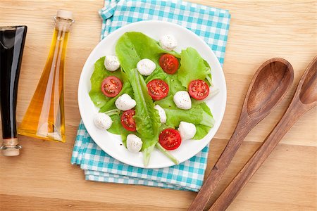simsearch:400-06485512,k - Fresh healthy salad on wooden table with condiments and kitchen utensils Stock Photo - Budget Royalty-Free & Subscription, Code: 400-07662586