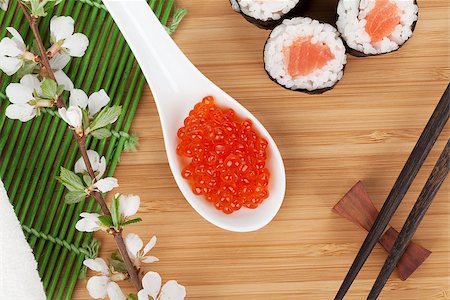 simsearch:400-08072780,k - Red caviar, sushi set, sakura branch and chopsticks over bamboo table Photographie de stock - Aubaine LD & Abonnement, Code: 400-07662715
