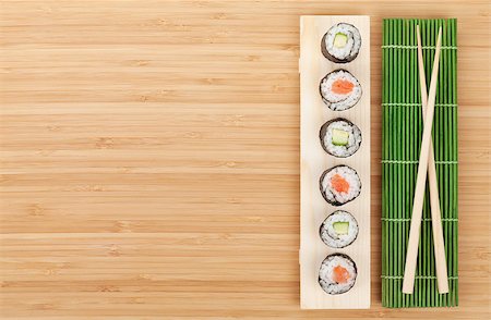 simsearch:400-08072780,k - Sushi set with salmon and cucumber over bamboo table with copy space Stockbilder - Microstock & Abonnement, Bildnummer: 400-07662719