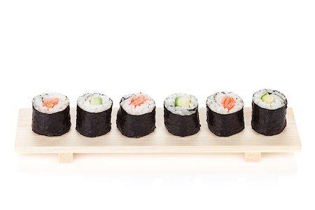 simsearch:400-08072780,k - Sushi maki with salmon and cucumber. Isolated on white background Stockbilder - Microstock & Abonnement, Bildnummer: 400-07662720