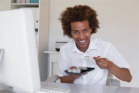 simsearch:689-03124356,k - Casual smiling businessman eating sushi at his desk in his office Stock Photo - Budget Royalty-Free & Subscription, Code: 400-07662887