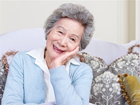 simsearch:400-04563959,k - portrait of an asian senior woman. Photographie de stock - Aubaine LD & Abonnement, Code: 400-07674883