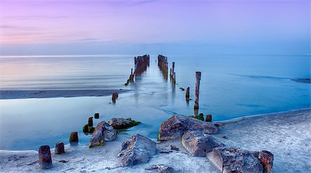 simsearch:862-03365270,k - Old broken pier at sunset on the coast of the Baltic sea, Latvia Stockbilder - Microstock & Abonnement, Bildnummer: 400-07675188