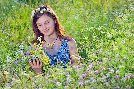 simsearch:400-06517383,k - portrait of teenage girl in nature Fotografie stock - Microstock e Abbonamento, Codice: 400-07675284