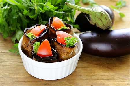 sauteeing - vegetable saute fried eggplant rolls with tomatoes Photographie de stock - Aubaine LD & Abonnement, Code: 400-07675603