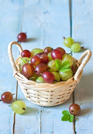 simsearch:400-08341539,k - Fresh ripe gooseberries in basket on a blue wooden board. Stockbilder - Microstock & Abonnement, Bildnummer: 400-07675965