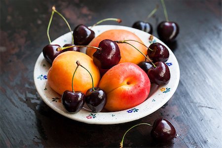 simsearch:400-07061592,k - Fresh apricot and cherry in a bowl on wooden table Stock Photo - Budget Royalty-Free & Subscription, Code: 400-07676023