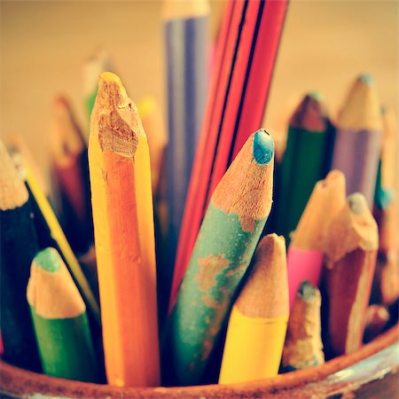 simsearch:400-04035033,k - closeup of some wooden coloured pencils of different colors in a pencil pot, with a retro effect Photographie de stock - Aubaine LD & Abonnement, Code: 400-07676067