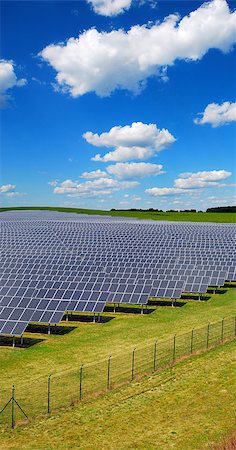 studio023 (artist) - solar power station under blue sky, panels producing electricity Stockbilder - Microstock & Abonnement, Bildnummer: 400-07676098