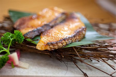 Japanese style teppanyaki roasted cod fish on palm leaf Fotografie stock - Microstock e Abbonamento, Codice: 400-07676767