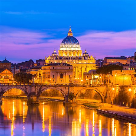 simsearch:879-09034212,k - Night view of old roman Bridge of Hadrian and St. Peter's cathedral in Vatican City Rome Italy. Foto de stock - Super Valor sin royalties y Suscripción, Código: 400-07677232