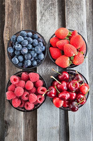 simsearch:400-05147624,k - Fresh cherry, strawberry, blueberry and raspberry in a bowls on wooden table Foto de stock - Super Valor sin royalties y Suscripción, Código: 400-07677249