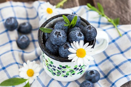 simsearch:400-06698338,k - Fresh blueberry in the mug on wooden table Stock Photo - Budget Royalty-Free & Subscription, Code: 400-07677270