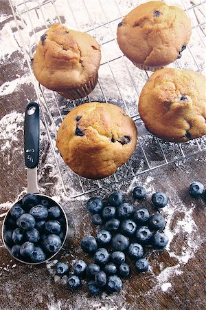 simsearch:400-04145790,k - Homemade blueberry muffins on baking rack Stock Photo - Budget Royalty-Free & Subscription, Code: 400-07677838