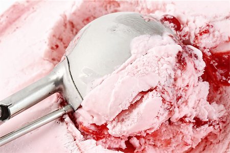 simsearch:400-07993452,k - Scoop of strawberry ice cream from container Foto de stock - Super Valor sin royalties y Suscripción, Código: 400-07677845