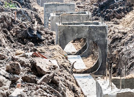 Sewer construction within the new housing. Foto de stock - Royalty-Free Super Valor e Assinatura, Número: 400-07678711