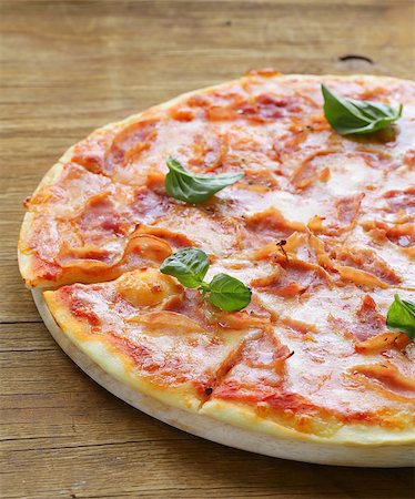 simsearch:400-04376706,k - traditional Italian pizza with prosciutto ham and basil Stock Photo - Budget Royalty-Free & Subscription, Code: 400-07679001