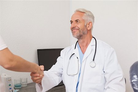 pictures of two nurses shaking hands - Dentist shaking hands with his patient at the dental clinic Stock Photo - Budget Royalty-Free & Subscription, Code: 400-07684775