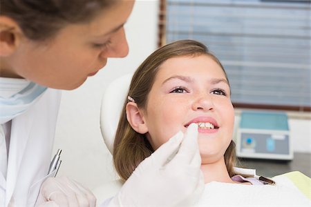 simsearch:400-07684901,k - Pediatric dentist examining little girls teeth in the dentists chair at the dental clinic Stock Photo - Budget Royalty-Free & Subscription, Code: 400-07684928