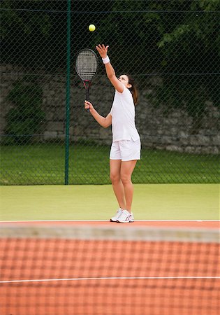 Pretty tennis player about to serve on a sunny day Photographie de stock - Aubaine LD & Abonnement, Code: 400-07686761