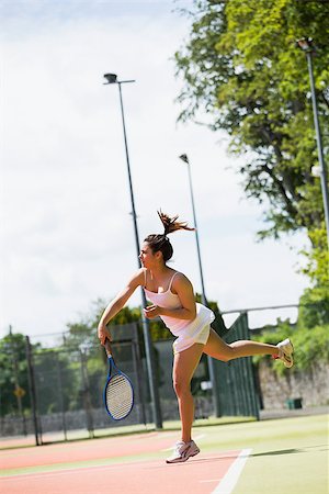 Pretty tennis player serving the ball on a sunny day Photographie de stock - Aubaine LD & Abonnement, Code: 400-07686817