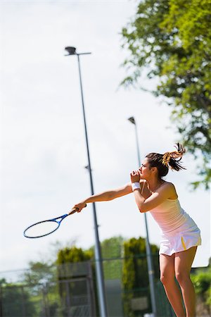 Pretty tennis player about to serve on a sunny day Photographie de stock - Aubaine LD & Abonnement, Code: 400-07686821