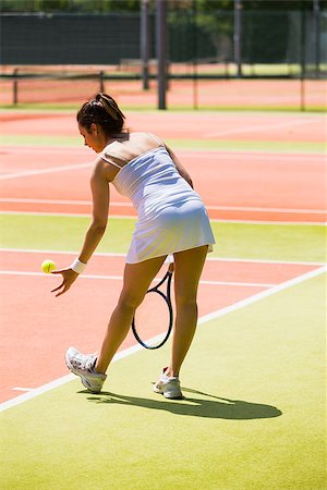 Pretty tennis player about to serve on a sunny day Photographie de stock - Aubaine LD & Abonnement, Code: 400-07686823
