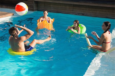 simsearch:400-07583483,k - Cheerful young people playing with ball in swimming pool Foto de stock - Royalty-Free Super Valor e Assinatura, Número: 400-07688308