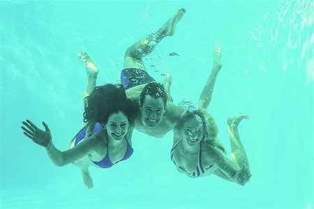 simsearch:400-07583483,k - Group of young friends underwater in swimming pool Foto de stock - Royalty-Free Super Valor e Assinatura, Número: 400-07688334