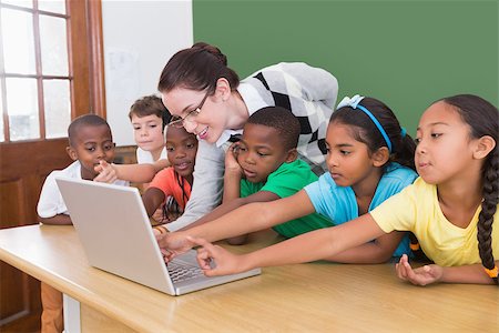 simsearch:400-07991069,k - Teacher and pupils looking at laptop at the elementary school Foto de stock - Royalty-Free Super Valor e Assinatura, Número: 400-07688719