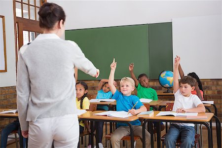 simsearch:400-07991069,k - Cute pupils raising their hands in class at the elementary school Foto de stock - Royalty-Free Super Valor e Assinatura, Número: 400-07688710