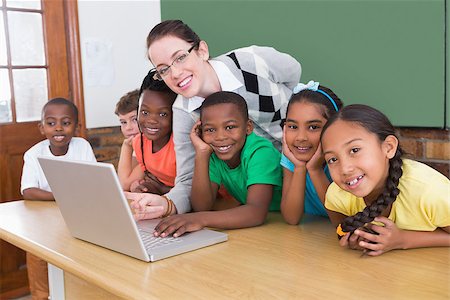simsearch:400-07991069,k - Teacher and pupils working at laptop at the elementary school Foto de stock - Royalty-Free Super Valor e Assinatura, Número: 400-07688720