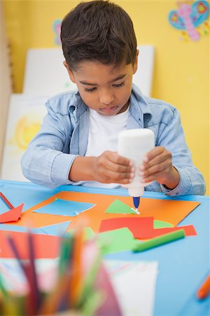 Cute little boy making art in classroom at the nursery school Foto de stock - Super Valor sin royalties y Suscripción, Código: 400-07689147