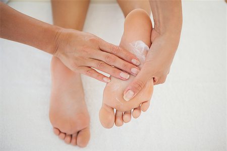 female foot massage - Woman receiving a foot massage at the health spa Photographie de stock - Aubaine LD & Abonnement, Code: 400-07689436