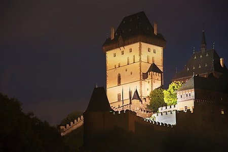 simsearch:400-08160733,k - Night view of Karlstejn Castle in Czech Republic Photographie de stock - Aubaine LD & Abonnement, Code: 400-07680108