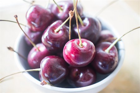 simsearch:824-02888669,k - Fresh sweet cherry in a bowl, stock photo Photographie de stock - Aubaine LD & Abonnement, Code: 400-07681656