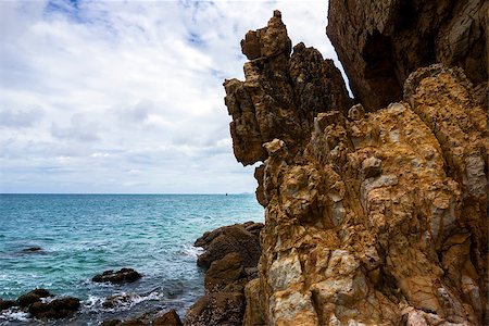 Coastal Cliffs on Koh Larn Beach. Island near Pattaya City, Thailand. Photographie de stock - Aubaine LD & Abonnement, Code: 400-07681662