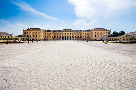 simsearch:400-05912035,k - VIENNA, AUSTRIA - AUGUST 4, 2013: Schonbrunn Palace royal residence on August 4, 2013 in Vienna, Austria. Stock Photo - Budget Royalty-Free & Subscription, Code: 400-07681672