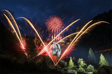 Fireworks at Toce waterfall - Pomatt, Piedmont Foto de stock - Royalty-Free Super Valor e Assinatura, Número: 400-07681804