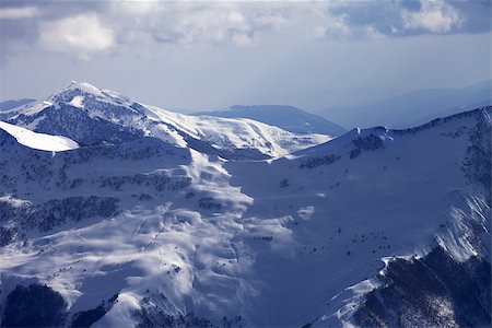 simsearch:400-08780271,k - Off-piste slope at evening. Caucasus Mountains, Georgia, ski resort Gudauri. Photographie de stock - Aubaine LD & Abonnement, Code: 400-07682348