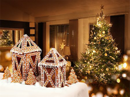 simsearch:400-08131561,k - Gingerbread cookies cottages Christmas tree room background Stockbilder - Microstock & Abonnement, Bildnummer: 400-07682457