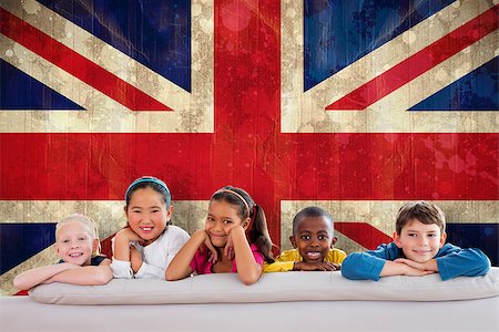 simsearch:400-07683875,k - Cute pupils smiling at camera against union jack flag in grunge effect Foto de stock - Super Valor sin royalties y Suscripción, Código: 400-07683983